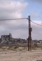 ویرانی های بجا مانده ناشی از حملات رژیم اشغالگر صهیونیست به برج های الاسری در شمال اردوگاه النصیرات در مرکز منطقه غزه