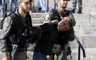 آخرین اخبار از قدس اشغالی:

بازداشت 5 فلسطینی ساکن قدس بدست صهیونیستها/ ممنوع الخروج شدن خطیب الاقصی به مدت 4 ماه/ اجبار فلسطینیان قدس اشغالی به تخریب منازل شان