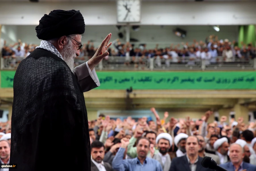 برگزاری جشن «ولایت و اخوت» با حضور هزاران نفر از مردم پنج استان کشور در حسینیه امام خمینی

سخنرانی مهم رهبر انقلاب در روز عید غدیر بصورت زنده پخش می‌شود 2