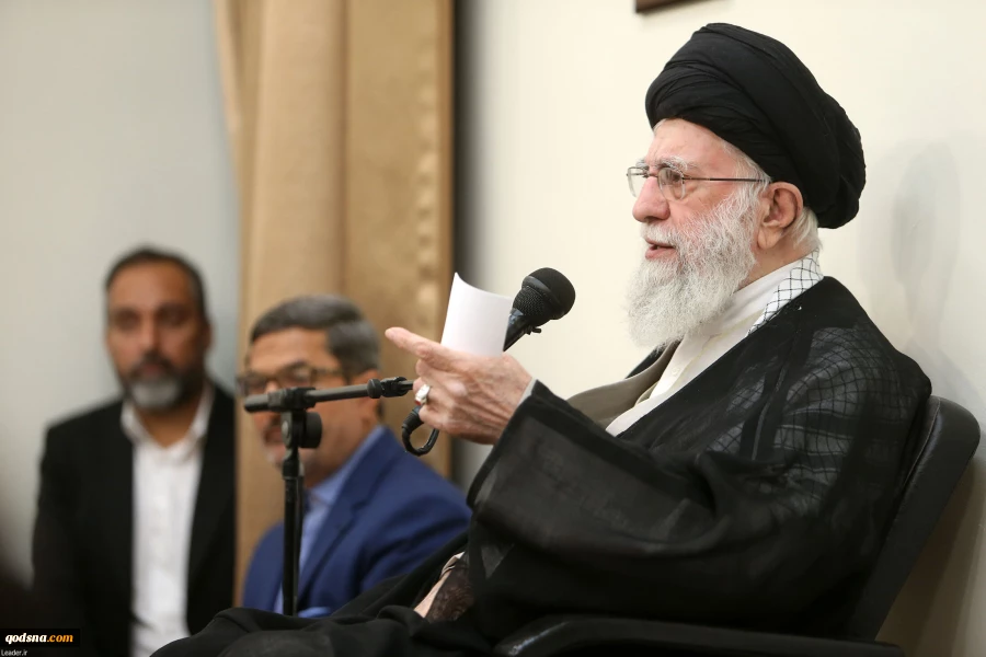 رهبر انقلاب در دیدار با دست‌اندرکاران کنگره بین‌المللی شهدای مدافع حرم و جبهه مقاومت:

مدافعان حرم، نجات دهنده ایران و منطقه
 2