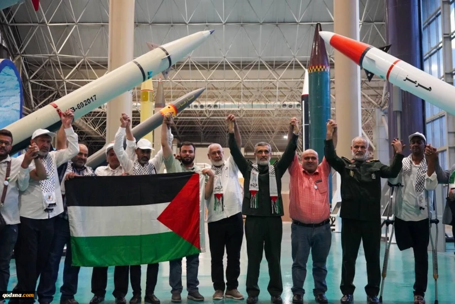 لدى استقبال عدد من عائلات الشهداء بغزة؛

العميد حاجي زادة : عازمون على نصرة الشعب الفلسطيني حتى النهاية 2