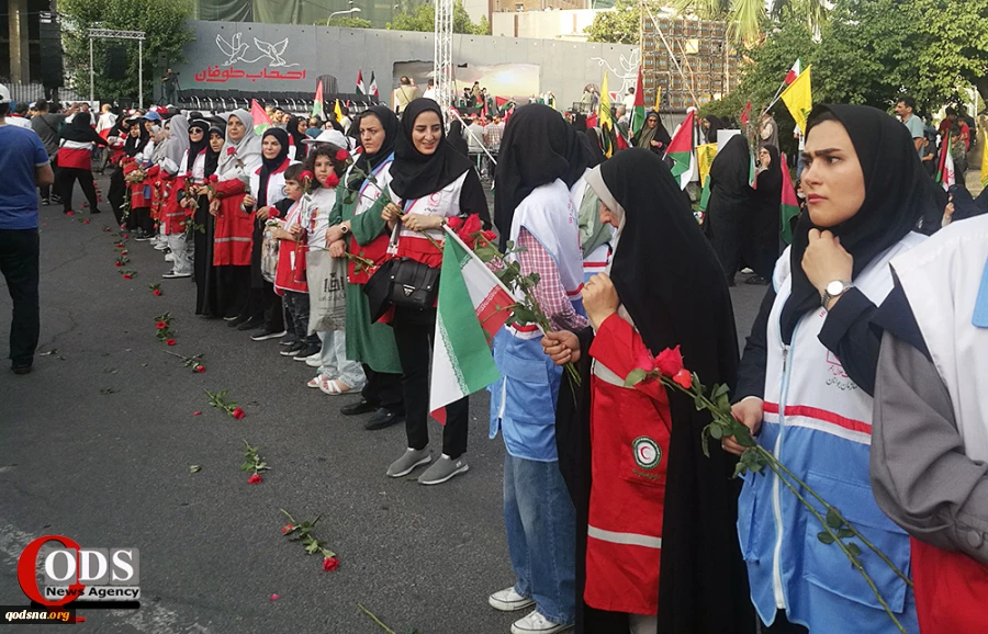 مراسم استقبال از خانواده‌های شهدا و بازماندگان مظلوم غزه در میدان فلسطین تهران 2