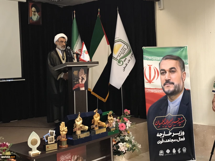 تصاویر اختصاصی از مراسم رونمایی  از تندیس دیپلمات فقید انقلابی ، شهید حسین امیرعبداهیان در محل جمعین دفاع از ملت فلسطین 3