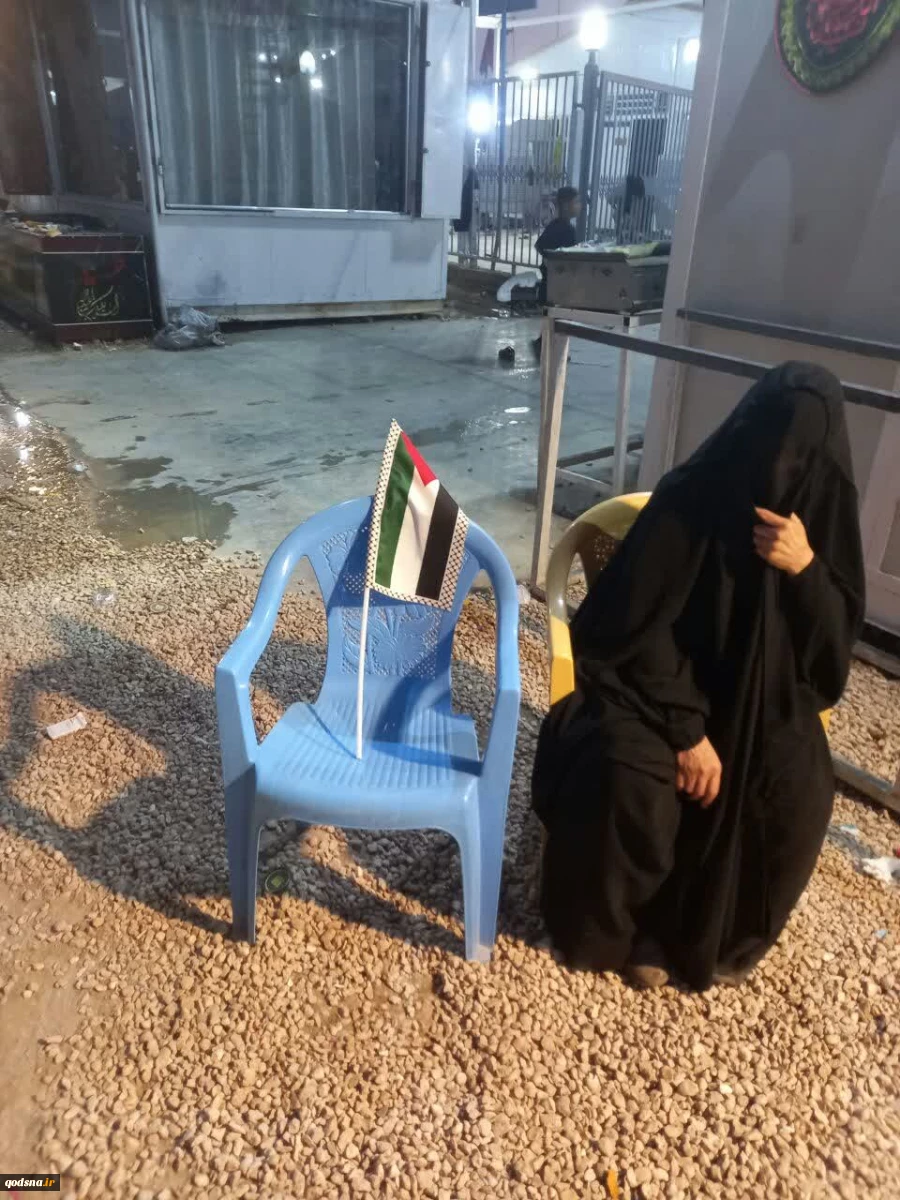 تصاویر ارسالی خبرنگار قدسنا از زائران پیاده روی اربعین حسینی با پرچم فلسطین در مسیر کربلا (بخش ششم) 7