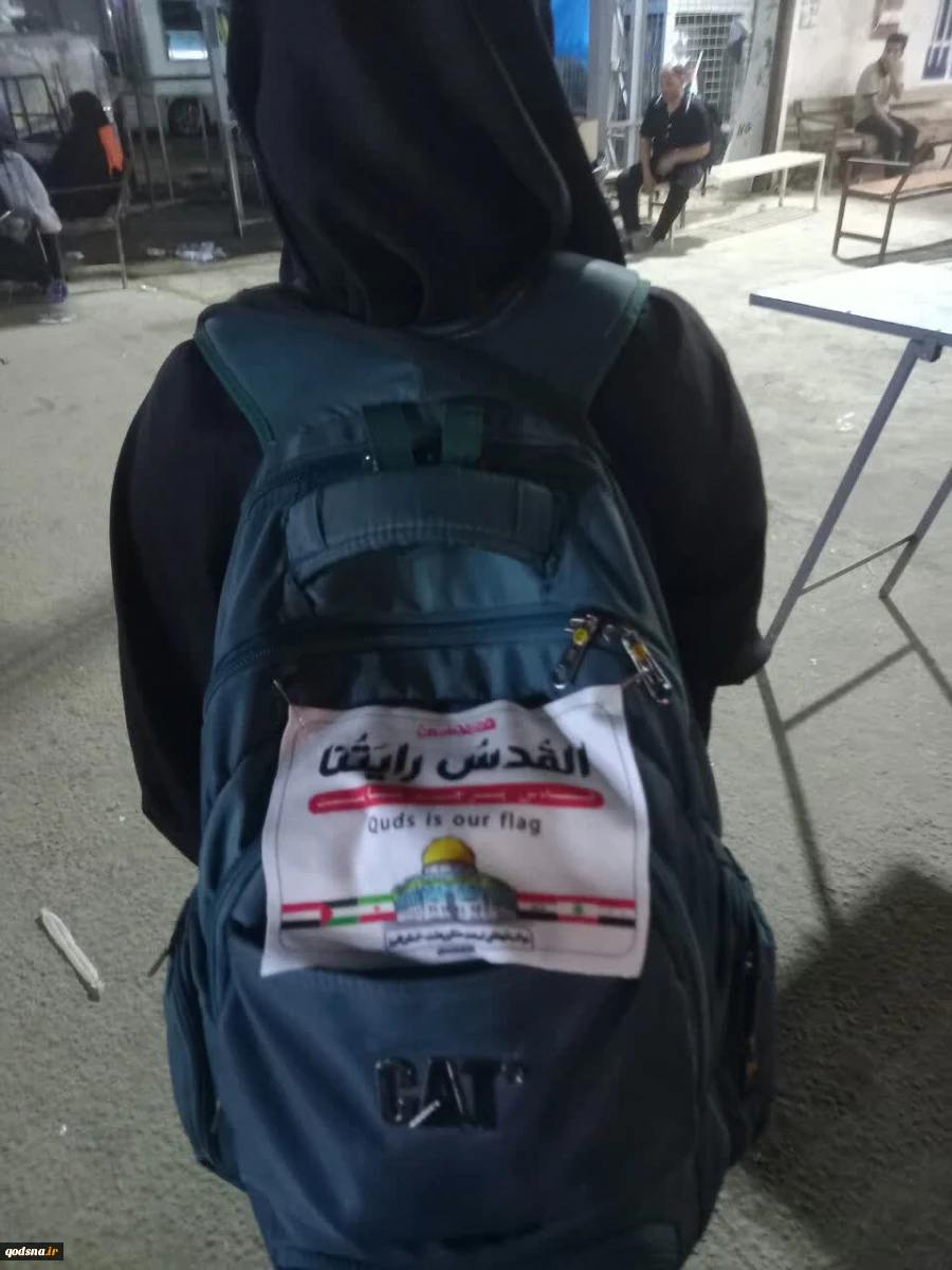 تصاویر ارسالی خبرنگار قدسنا از زائران پیاده روی اربعین حسینی با پرچم فلسطین در مسیر کربلا (بخش ششم) 11