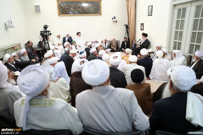 رهبر انقلاب در دیدار جمعی از علما، امامان جمعه و مدیران مدارس علمیه اهل سنت سراسر کشور: موضوع «امت اسلامی» به هیچ وجه نباید فراموش شود/  یکی از واجبات قطعی حمایت از مظلومان غزه و فلسطین است 2