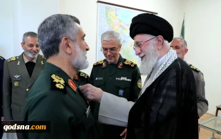 سردار سلامی دریافت نشان فتح را به سردار حاجی زاده تبریک گفت