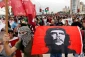 رئیس‌جمهور کوبا با چفیه در راهپیمایی حمایت از فلسطین در مقابل سفارت آمریکا 3