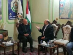 مراسم بزرگداشت شهید سنوار رئیس دفتر سیاسی حماس در غزه از روز گذشته در دفتر حماس در تهران آغاز شده و تا عصر امروز ادامه دارد. 
 2