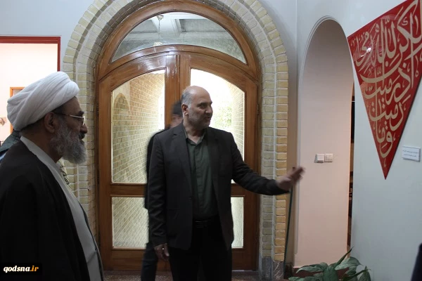 بازدید دبیر کل جمعیت دفاع از ملت فلسطین از آثار نمایشگاه گروهی هنر طوفان  13