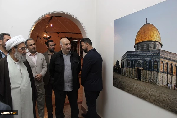 بازدید دبیر کل جمعیت دفاع از ملت فلسطین از آثار نمایشگاه گروهی هنر طوفان  15