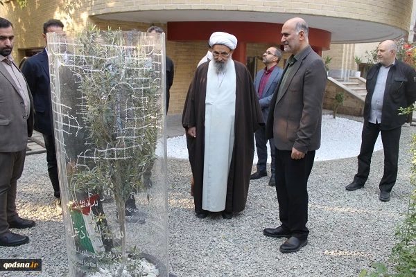 بازدید دبیر کل جمعیت دفاع از ملت فلسطین از آثار نمایشگاه گروهی هنر طوفان 3