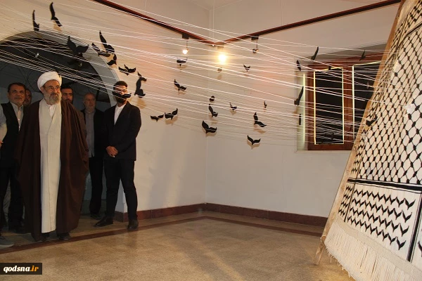 بازدید دبیر کل جمعیت دفاع از ملت فلسطین از آثار نمایشگاه گروهی هنر طوفان 5
