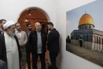 بازدید دبیرکل جمعیت دفاع از ملت فلسطین از نمایشگاه «هنر طوفان» در موزه فلسطین 3