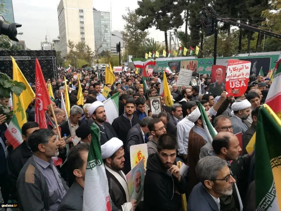 مراسم یوم الله ۱۳ آبان و بزرگداشت روز استکبار ستیزی در خیابان طالقانی تهران
 2