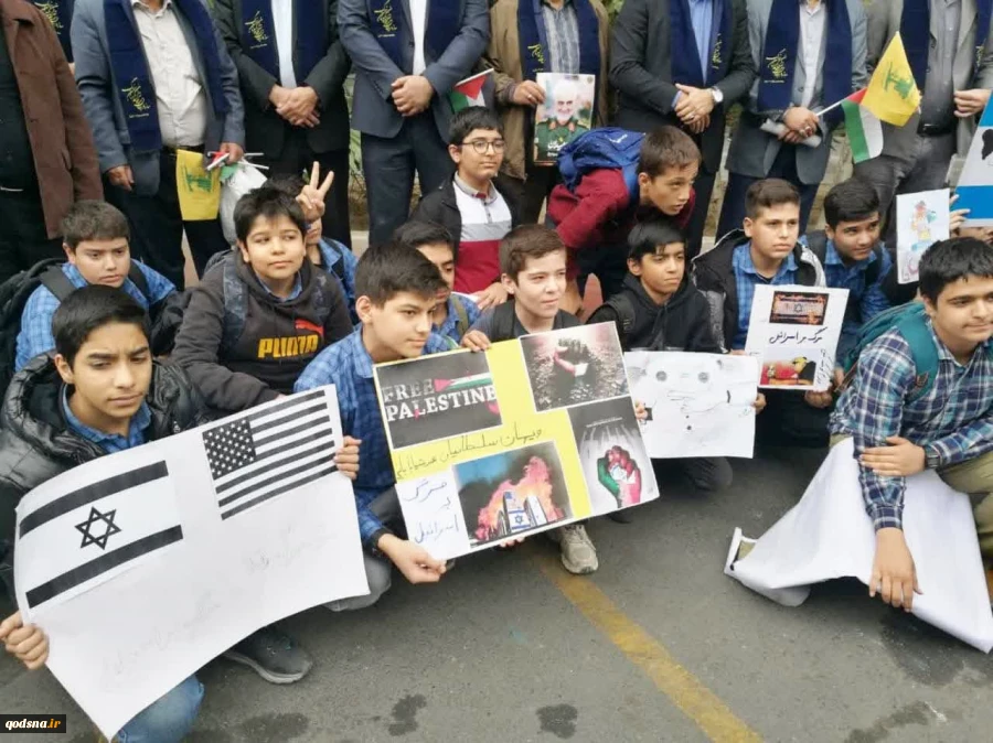 مراسم یوم الله ۱۳ آبان و بزرگداشت روز استکبار ستیزی در خیابان طالقانی تهران
 2