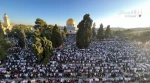 در سایه محدودیتهای شدید اعمال شده از سوی اشغالگران/

دهها هزار فلسطینی نماز جمعه را در مسجدالاقصی اقامه کردند 2