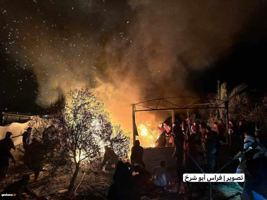 تصاویری دیگر از آتش گرفتن چادرهای آوارگان فلسطینی در محوطه بیمارستان بریتانیایی در منطقه مواصی در خان یونس در پی شلیک پهپادهای اسرائیلی
 3