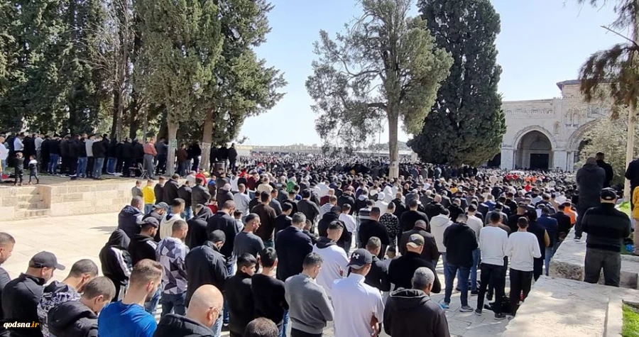 50,000 people perform Friday prayer at Al-Aqsa Mosque