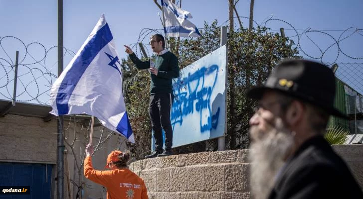 Extremist settlers storm UNRWA headquarters in Al-Quds