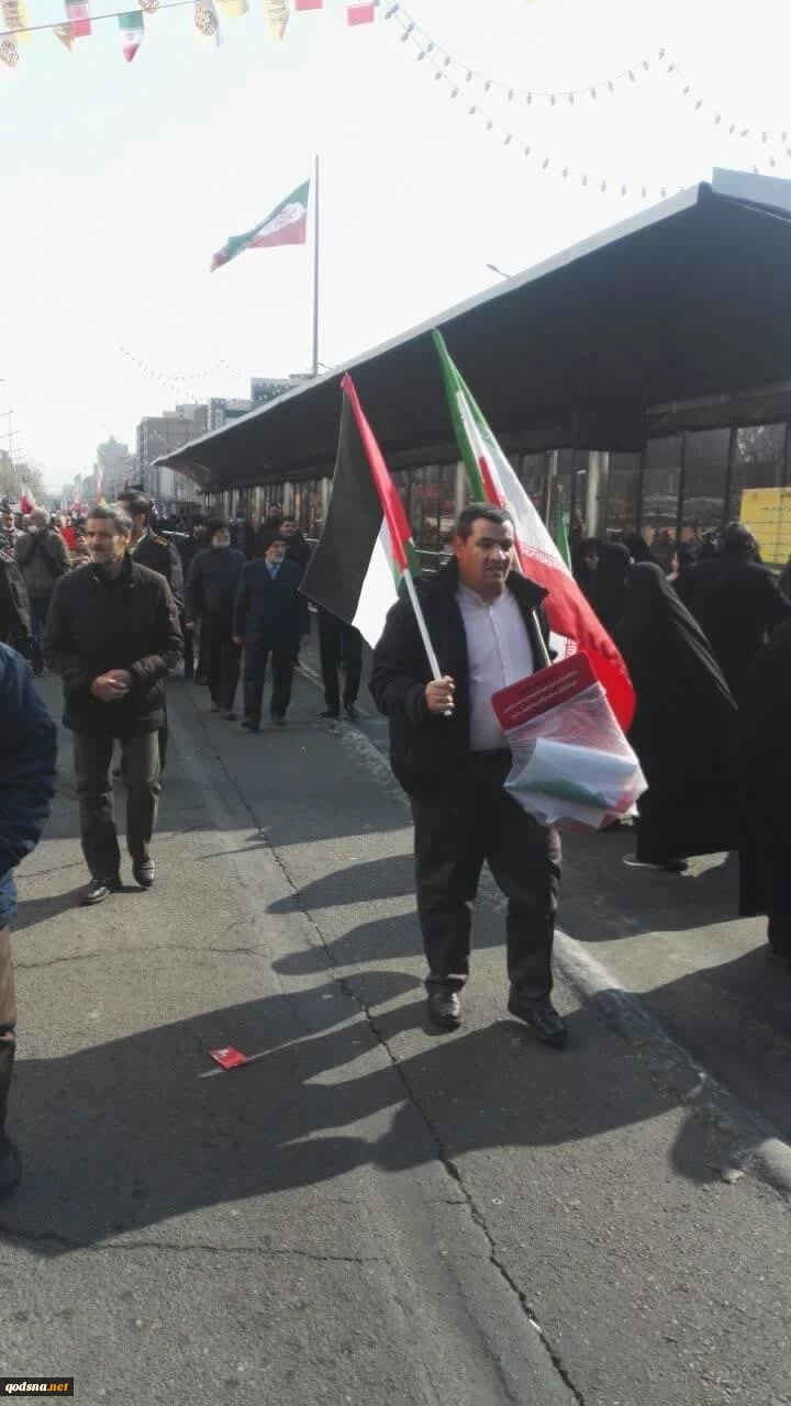 پرچم فلسطین در دستان شرکت کنندگان در راهپیمایی 22 بهمن در تهران 7