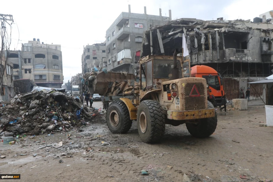 The Gaza Municipality warned on Monday of a major health and environmental crisis due to thousands of tons of waste piling up in the streets and temporary barrels, as Israeli occupation forces have been preventing its crews from reaching the main landfill