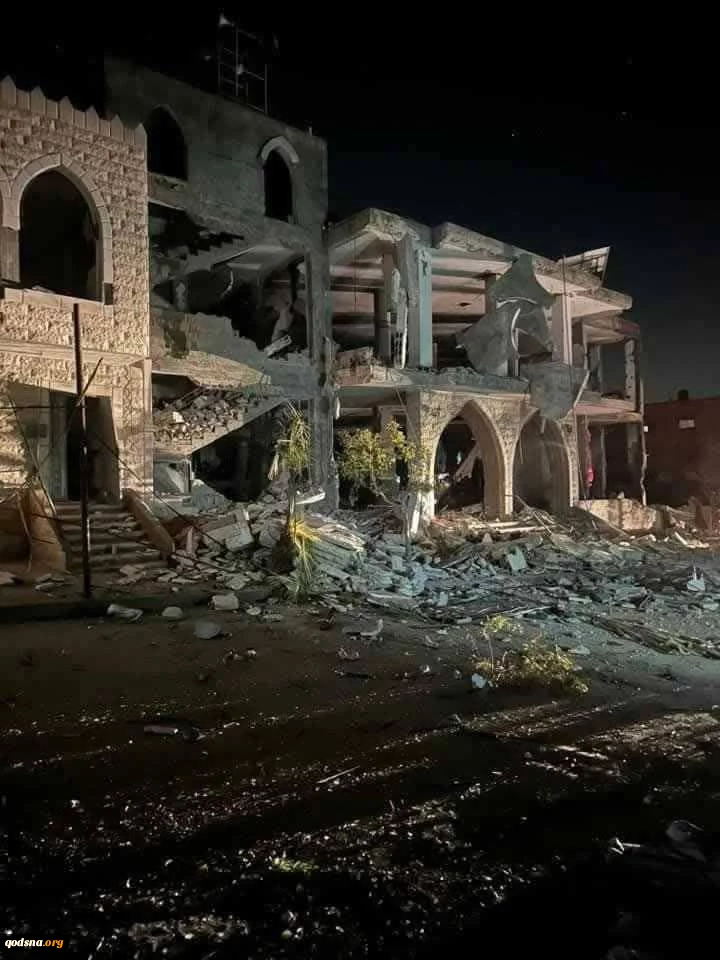 مسجد انصار در شهر دیر البلح در مرکز نوار غزه که در حمله هوایی اشغالگران اسرائیلی ویران شد 3