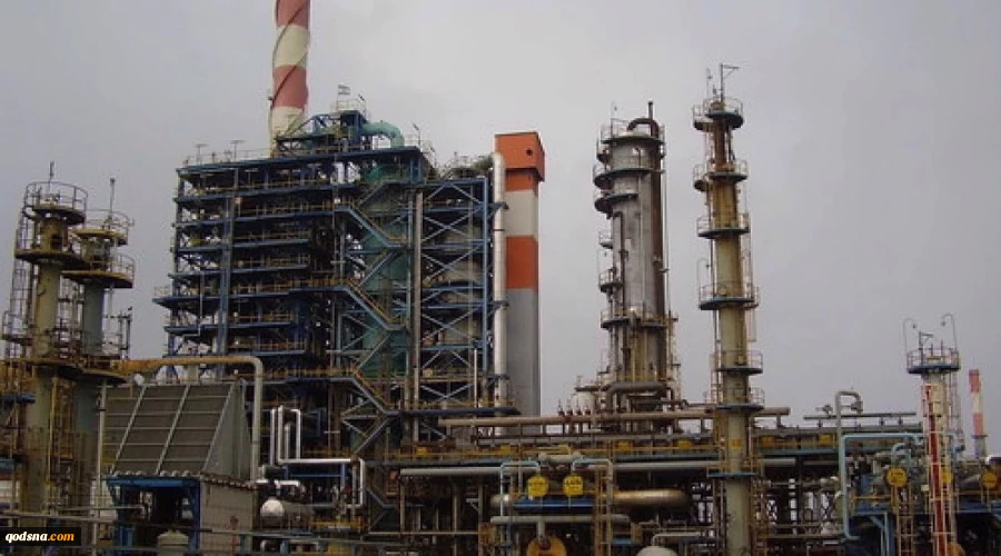 Zionist regime shuts down parts of its largest refinery after Iran attack