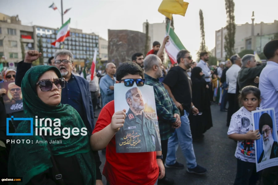 اهالي طهران ينظمون مسيرة دعما للقوات المسلحة الإيرانية ومدافعي البلاد 10
