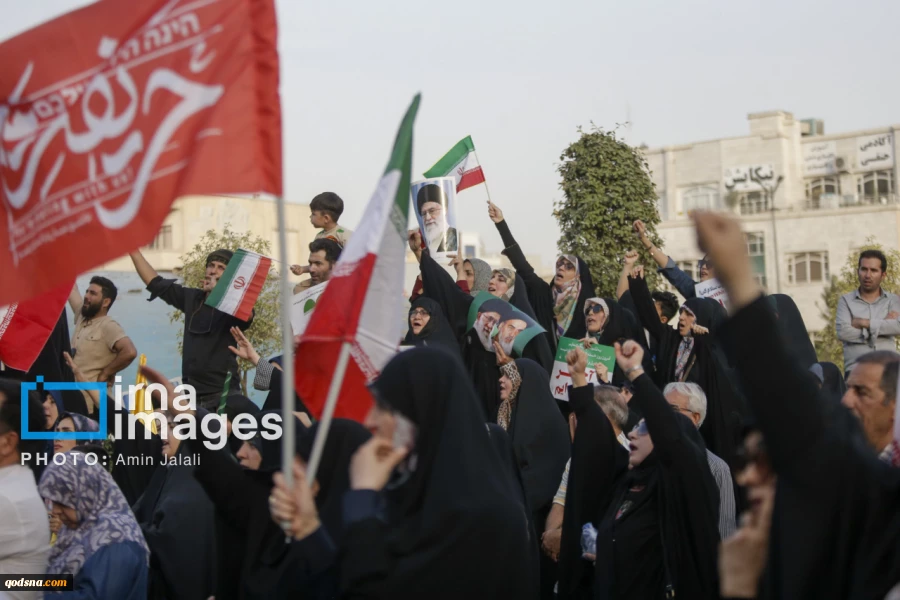 اهالي طهران ينظمون مسيرة دعما للقوات المسلحة الإيرانية ومدافعي البلاد 12