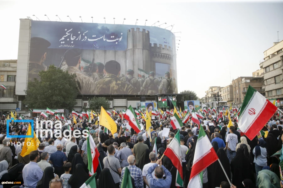 اهالي طهران ينظمون مسيرة دعما للقوات المسلحة الإيرانية ومدافعي البلاد 13