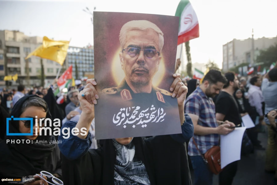 اهالي طهران ينظمون مسيرة دعما للقوات المسلحة الإيرانية ومدافعي البلاد 15