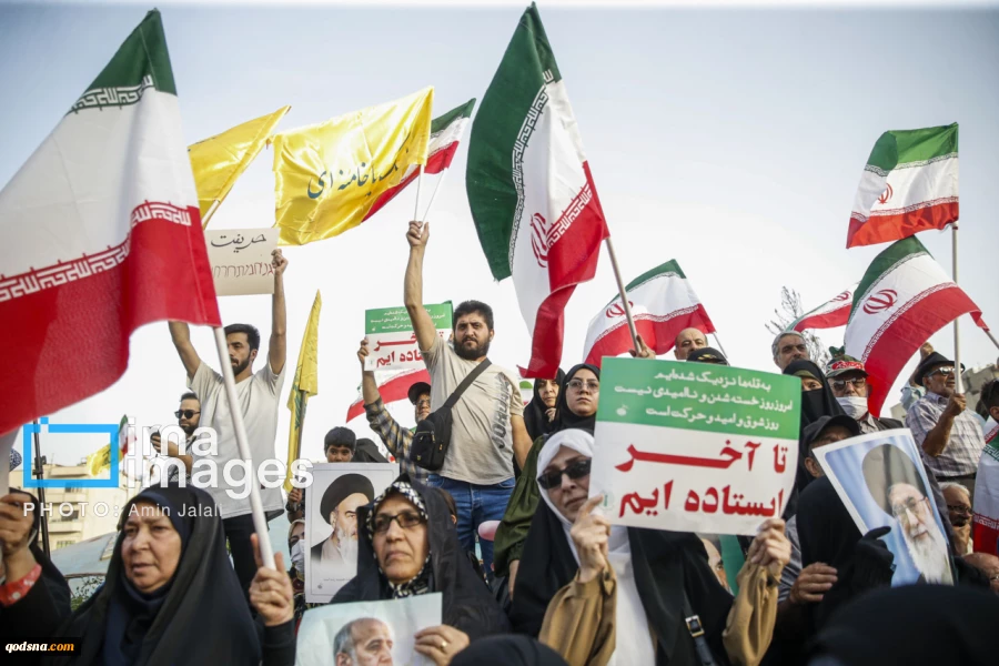 اهالي طهران ينظمون مسيرة دعما للقوات المسلحة الإيرانية ومدافعي البلاد 17