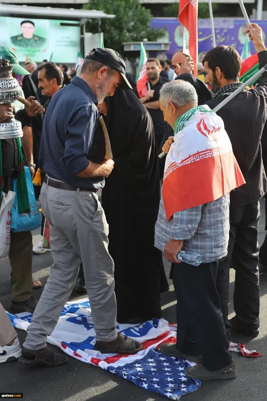 شرکت کنندگان در مراسم تشییع پرشکوه شهدای اقتدار به خبرنگار قدسنا چه گفتند؟

تا آخرین نفس و قطره خون پای انقلاب‌مان هستیم/ پیام اقتدار ایران و اتحاد ملت 13