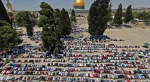 Tens of thousands of Palestinians performed Friday prayer at the Aqsa Mosque, defying the severe Zionist regime’s restrictions on worshipers’ access into the Mosque.