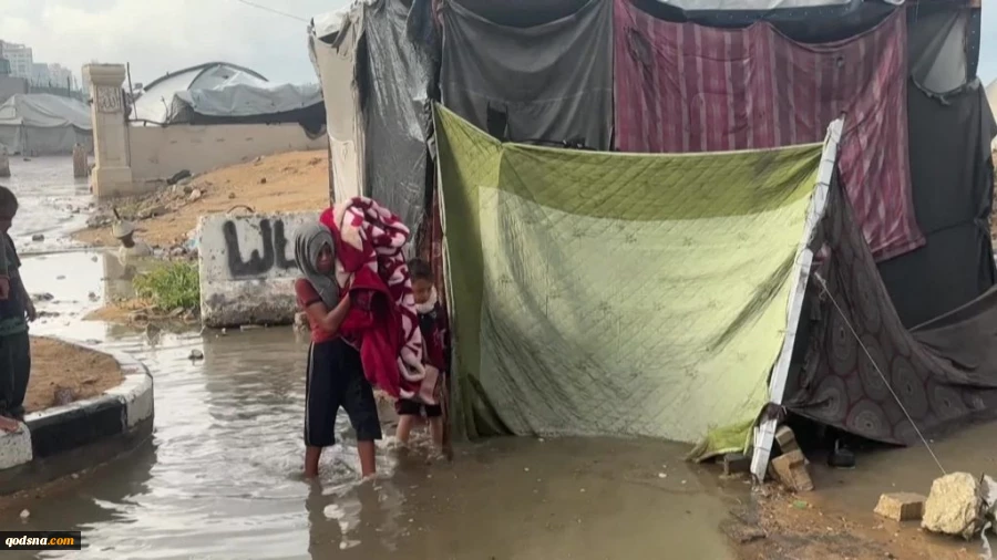 آلاف النازحين في غزة يواجهون ظروفاً قاسية بعد غرق مئات الخيام جرّاء الأمطار الغزيرة 2