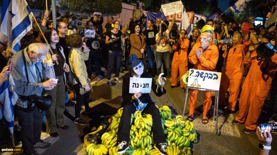 Protests erupt in Tel Aviv as corruption-plagued Netanyahu seeks pardon