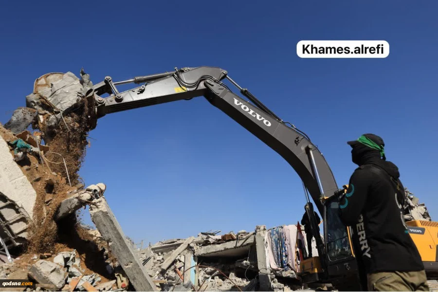 تصاویری از مبارزان گردان‌های قسام حین عملیات جستجو برای یافتن جسد اسرای صهیونیست در اردوگاه جبالیا در شمال نوار غزه
 4