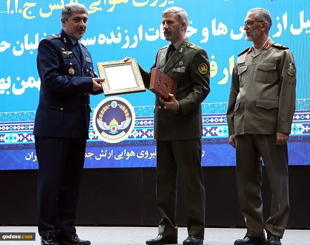 طی حکمی سوی فرماندهی معظم کل قوا؛

امیر سرتیپ خلبان بهمن بهمرد فرمانده نیروی هوایی ارتش شد 2