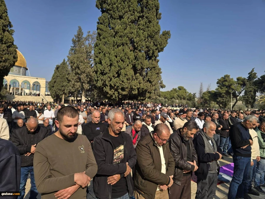 60,000 Palestinians perform Friday, absentee prayers for Gaza and West Bank martyrs at Aqsa Mosque