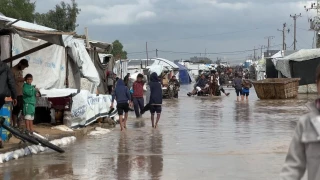 شبکه اسکای‌نیوز گزارش داد:

مرگ، ویرانی و آتش؛ واقعیت آتش‌بس آمریکایی در غزه