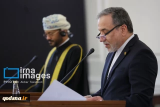 خلال مؤتمر صحفي مع نظير العماني؛

عراقجي : إيران وعمان تلتزمان بالحفاظ على استقرار المنطقة