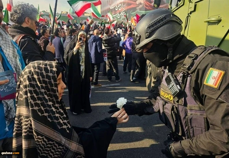 قیام مقدس ملت ایران علیه آشوبگری/ راهپیمایی مردم تهران علیه تروریست‌های مسلح 3