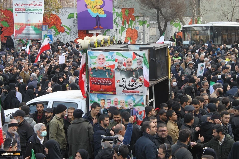 گزارش خبری قدسنا؛

حضور گسترده مردم تهران در مراسم تشییع شهدا/ شرکت کنندگان در گفتگو با قدسنا: اگر شهدا نبودند، امنیت امروز را نداشتیم  5
