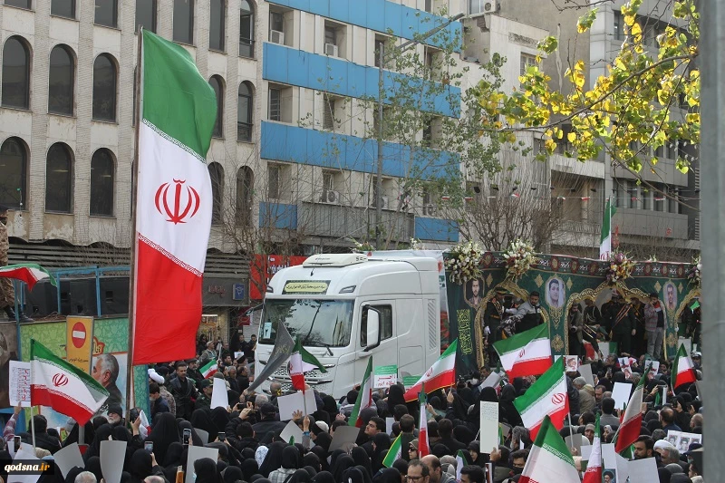 گزارش خبری قدسنا؛

حضور گسترده مردم تهران در مراسم تشییع شهدا/ شرکت کنندگان در گفتگو با قدسنا: اگر شهدا نبودند، امنیت امروز را نداشتیم  11