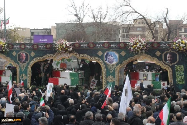 گزارش تصویری از مراسم تشیع شهدای مردمی و مدافع امنیت مقابل دانشگاه تهران 7