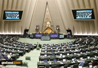 نمایندگان مجلس لباس سپاه به تن کردند