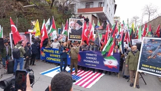 تجمع شهروندان ترکیه در مقابل کنسولگری آمریکا برای حمایت از ایران