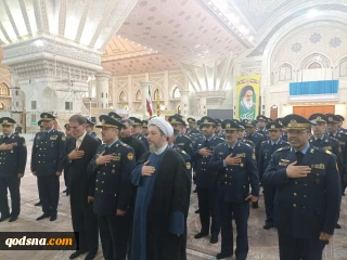 قائد وكبار مسؤولي سلاح الجو الايراني يجددون العهد مع الإمام الخميني (رض)