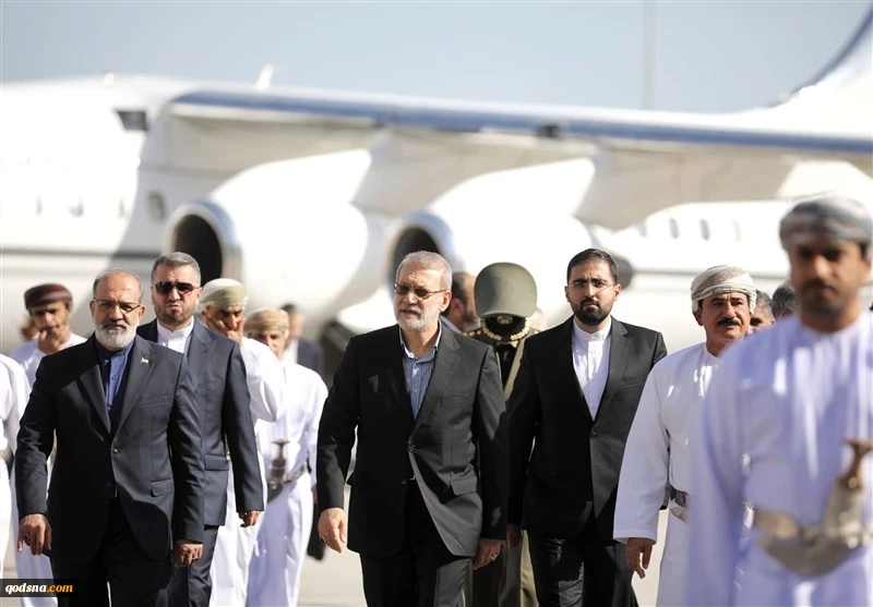 لاريجاني يصل مسقط.. ووزير المكتب السلطاني العُماني يستقبله في المطار 2